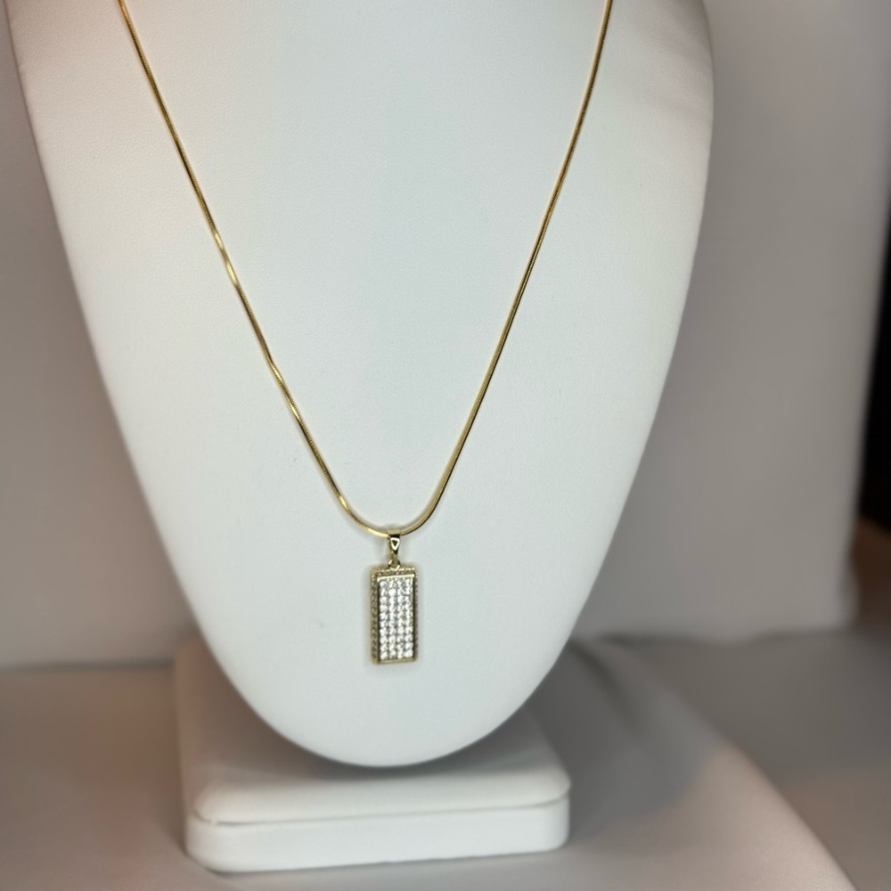 Elegant Gold Necklace with Rhinestone Pendant